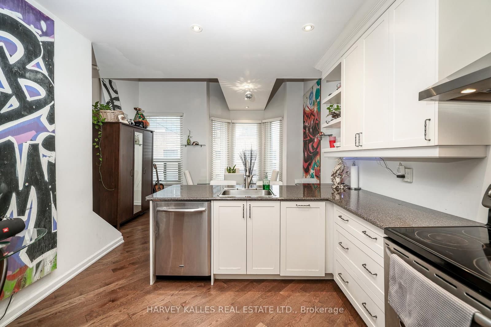 530 Richmond Street W thumbnail 5