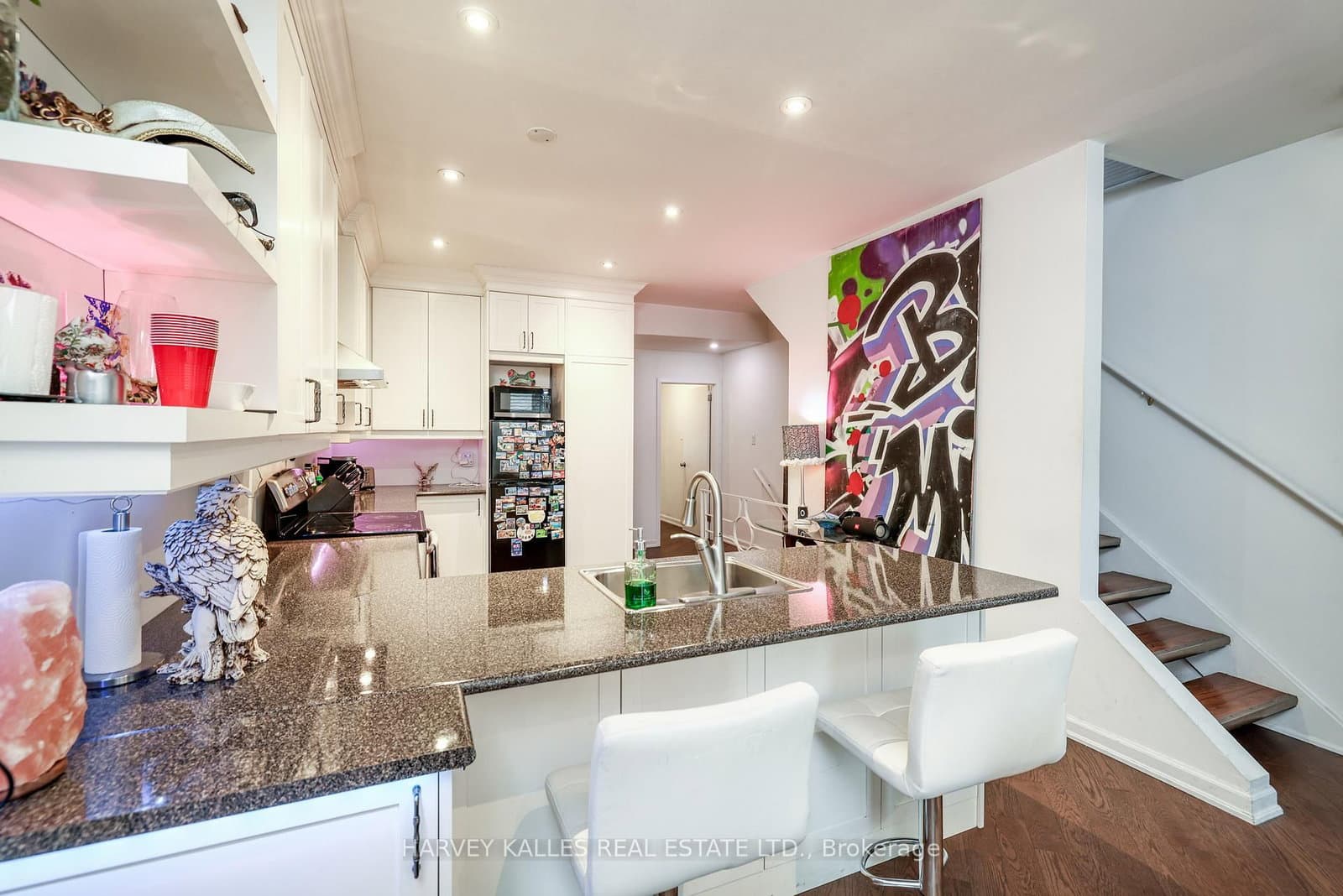 530 Richmond Street W thumbnail 7