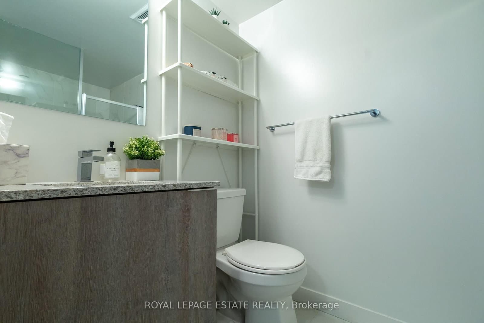 31 Tippett Road, Unit 657 thumbnail 4