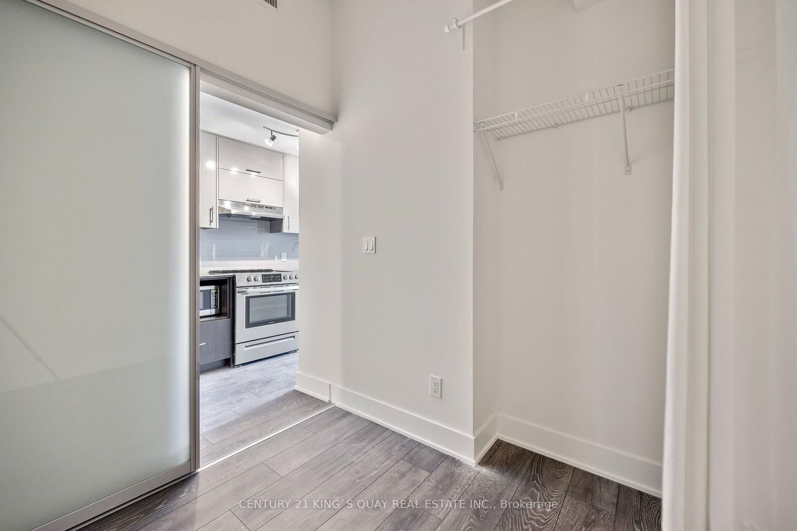 188 Fairview Mall Drive, Unit 822 thumbnail 12