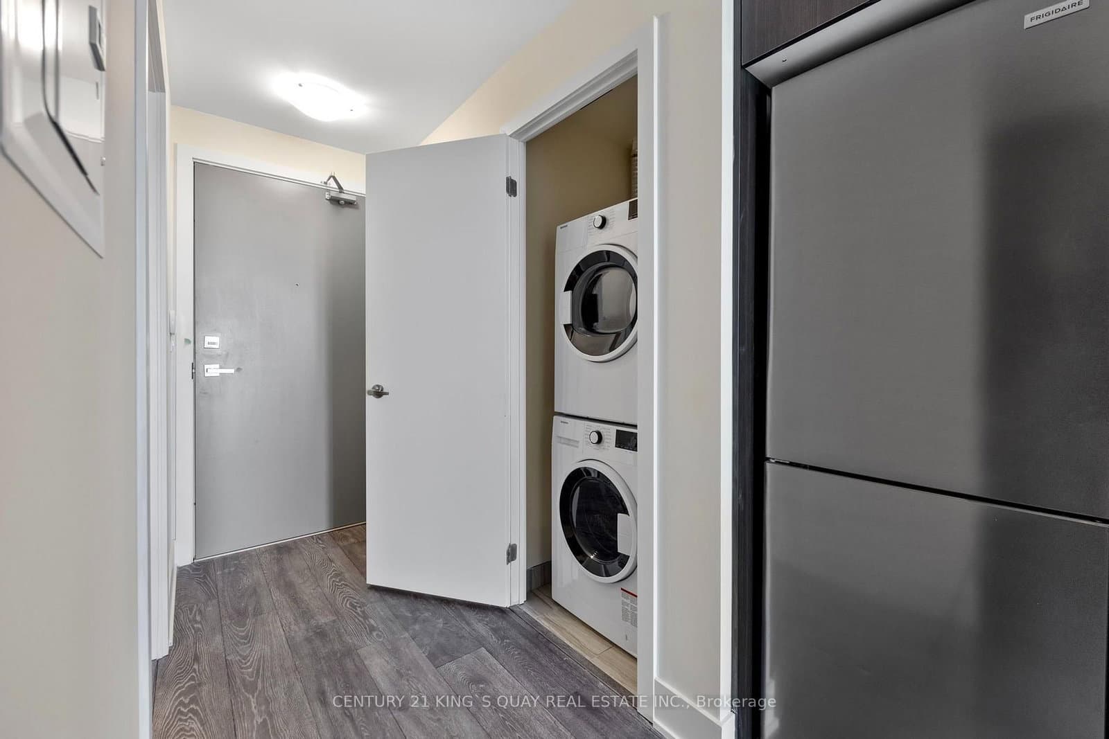 188 Fairview Mall Drive, Unit 822 thumbnail 17