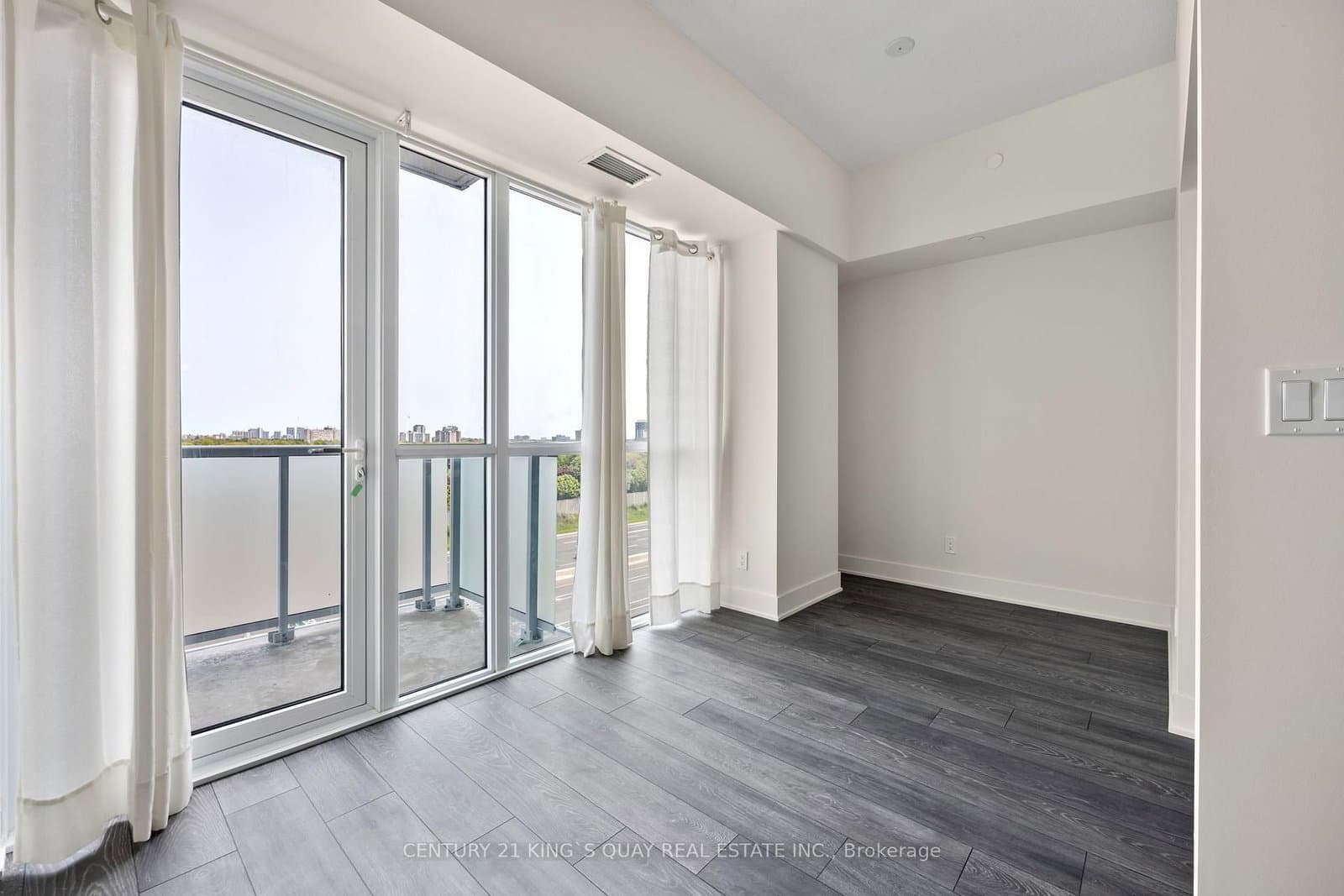 188 Fairview Mall Drive, Unit 822 thumbnail 9
