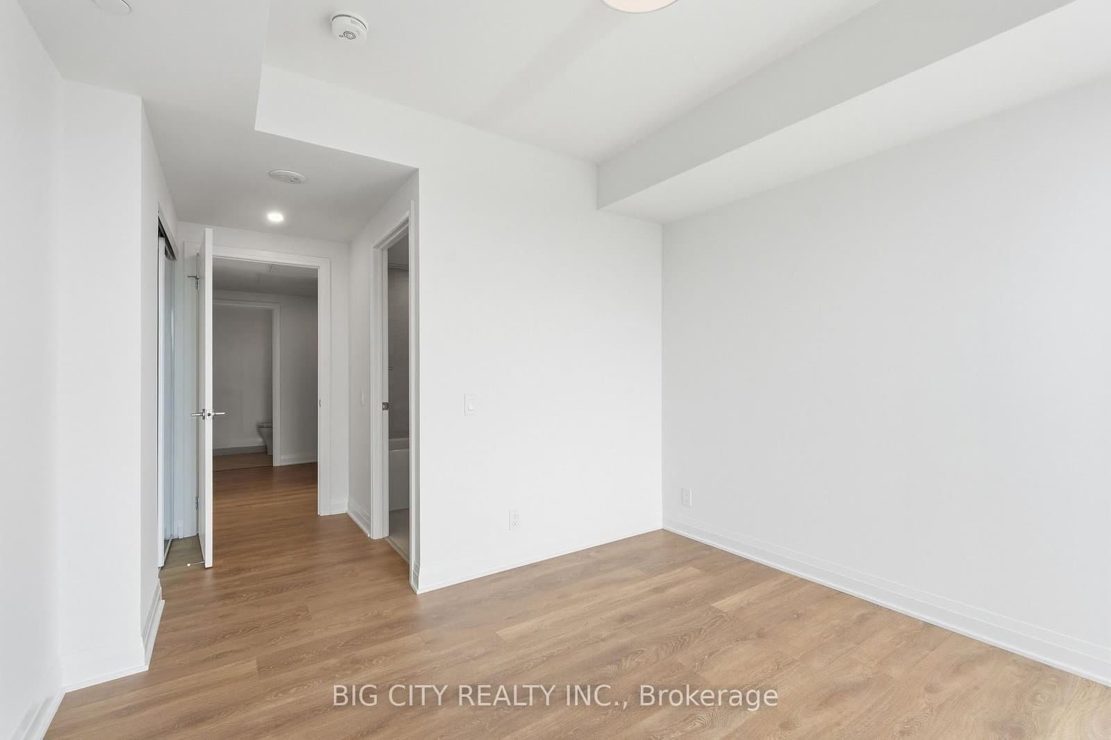 25 Frederick Todd Way, Unit 902 thumbnail 11