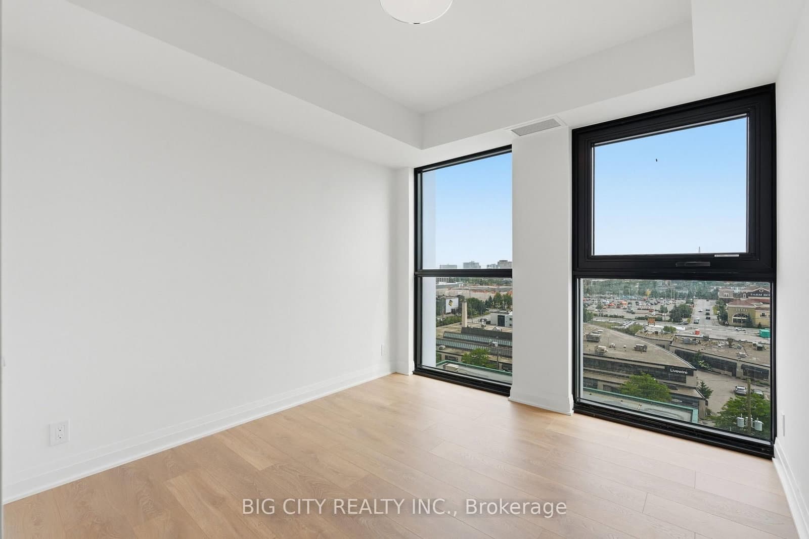 25 Frederick Todd Way, Unit 902 thumbnail 12