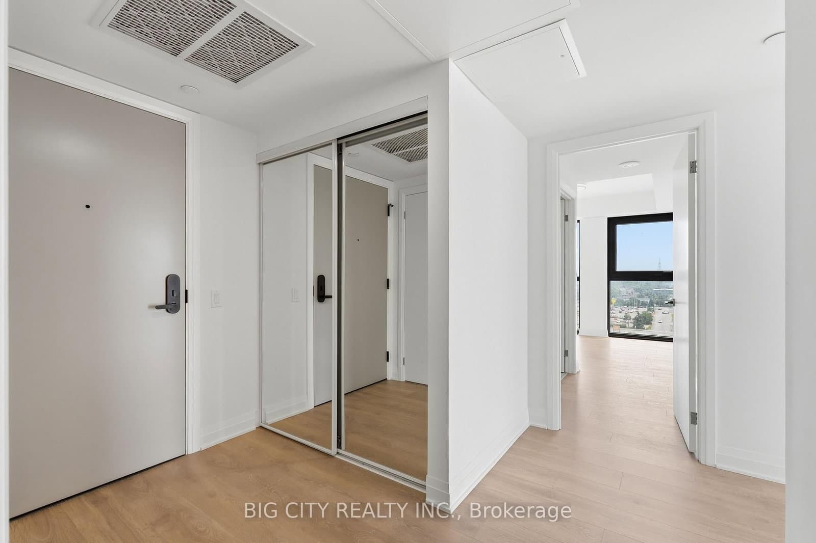25 Frederick Todd Way, Unit 902 thumbnail 4