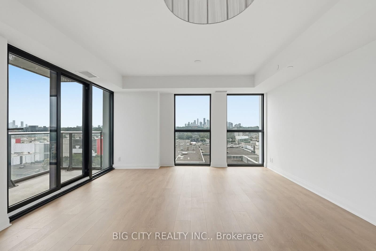25 Frederick Todd Way, Unit 902 thumbnail 6