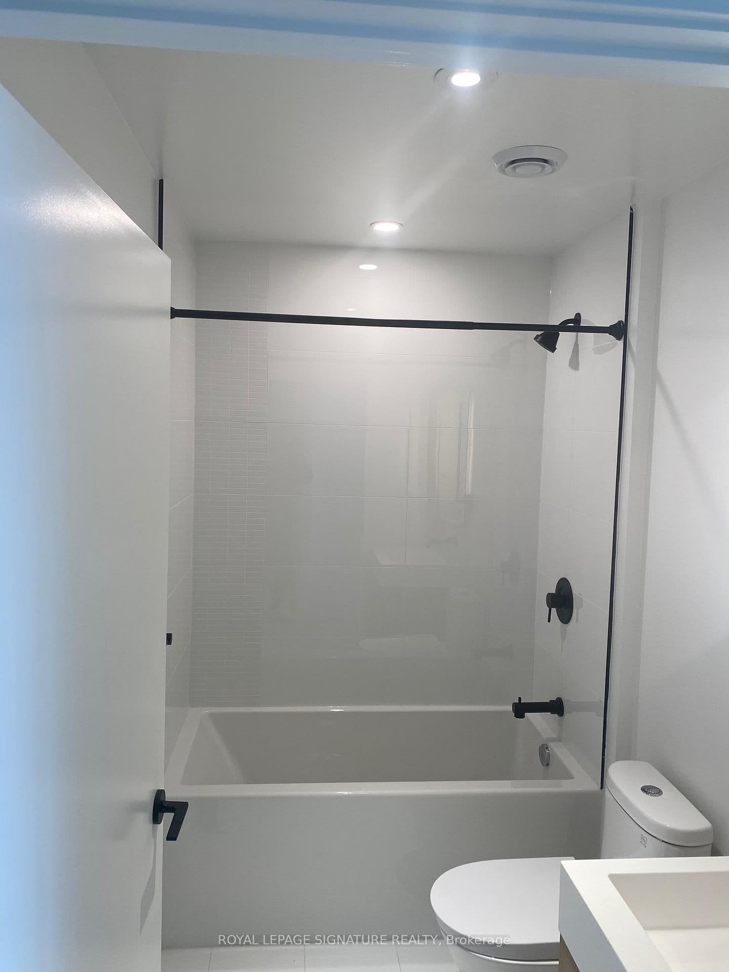 117 Broadway Avenue, Unit 1407 thumbnail 11