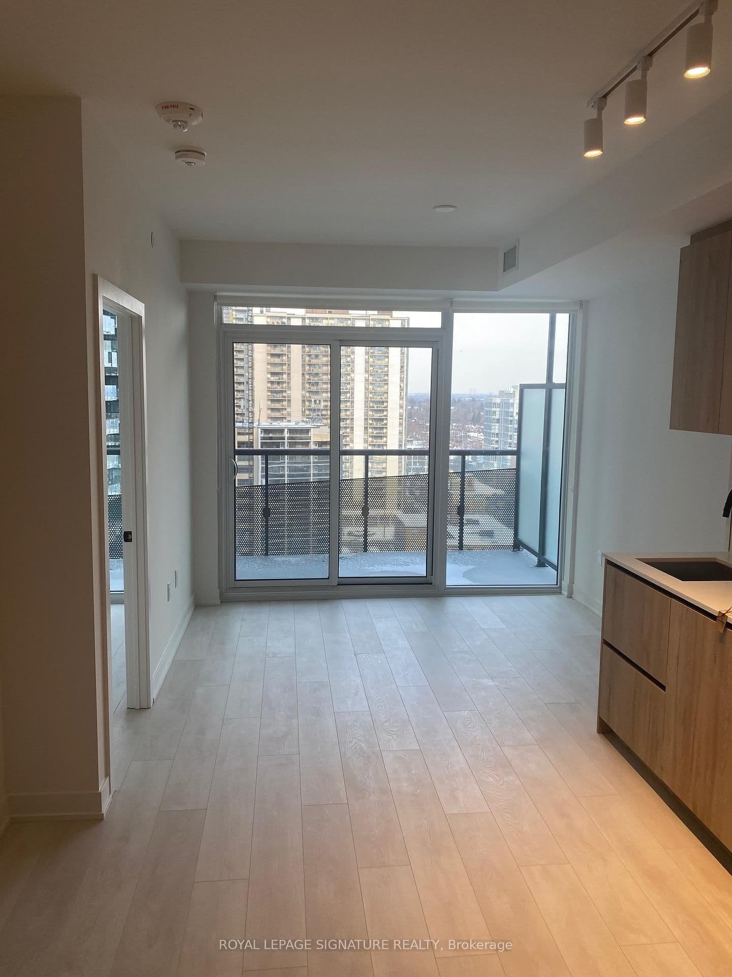117 Broadway Avenue, Unit 1407 thumbnail 6