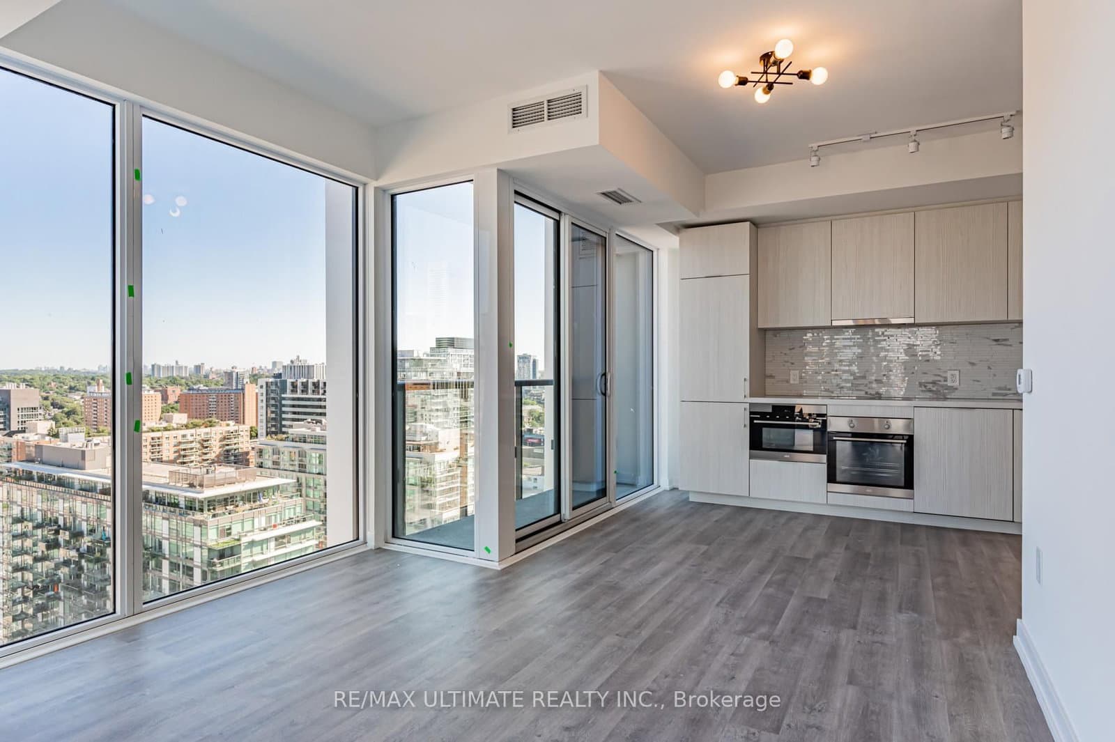 158 Front Street East Street, Unit 2104 thumbnail 8