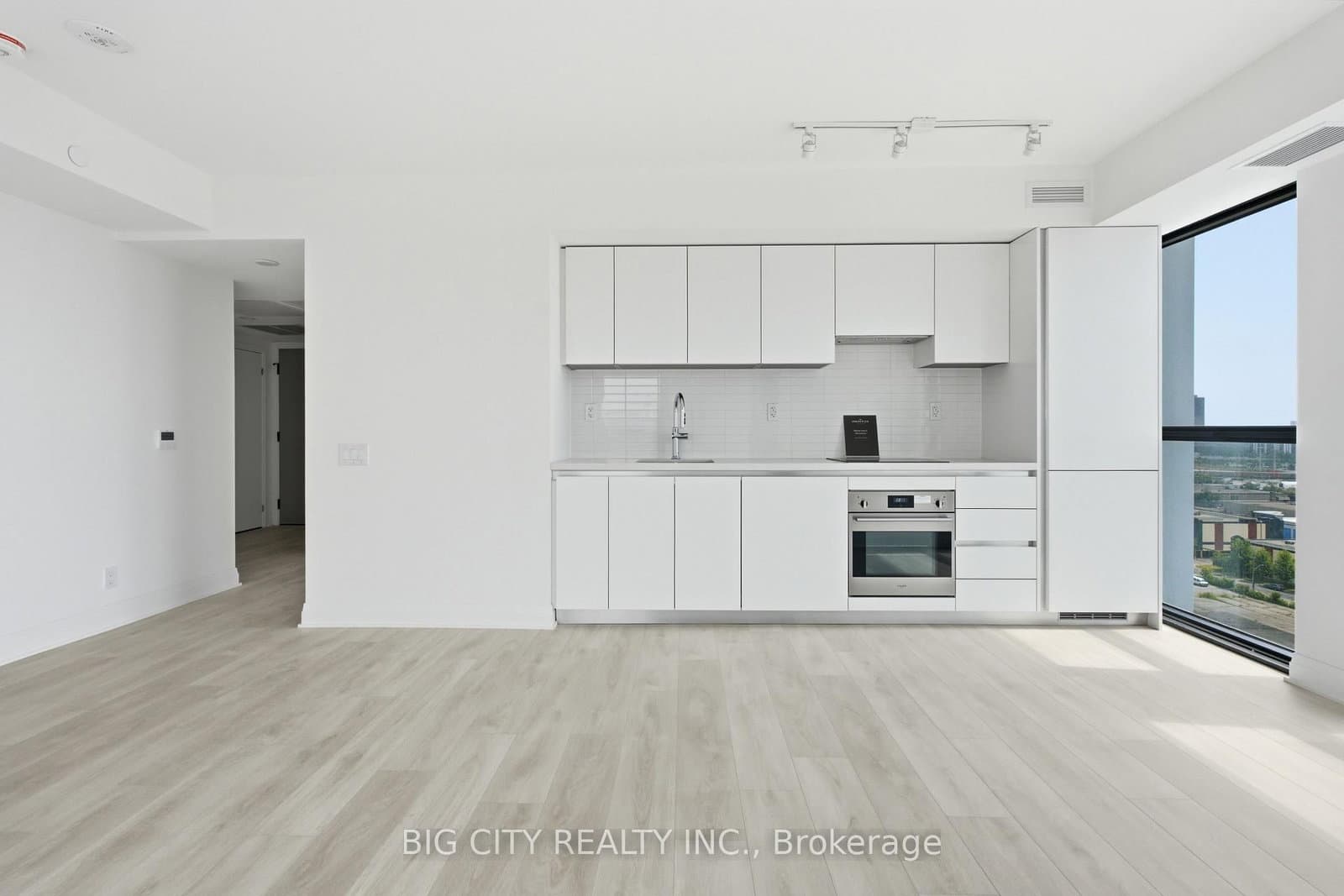 25 Frederick Todd Way, Unit 1502 thumbnail 5