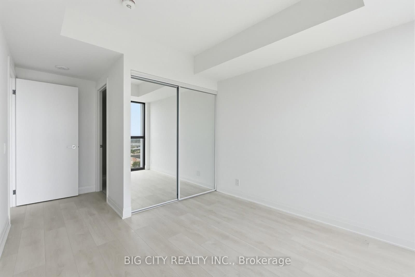 25 Frederick Todd Way, Unit 1511 thumbnail 12