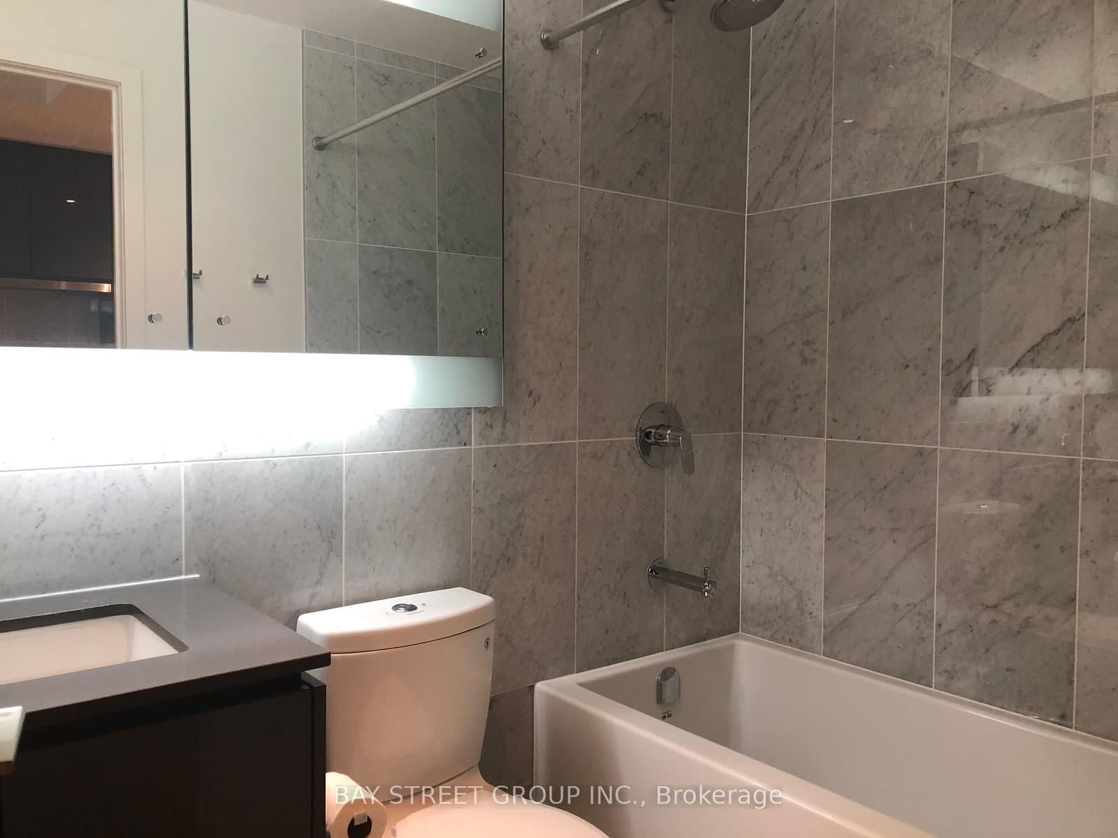 117 Mcmahon Drive, Unit 1808 thumbnail 9