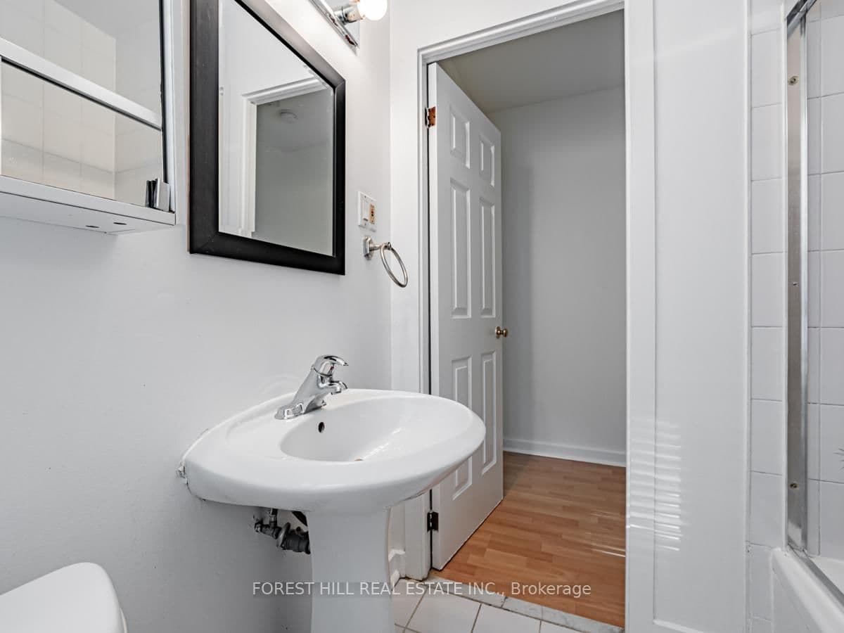70 Macpherson Avenue, Unit Upper thumbnail 13
