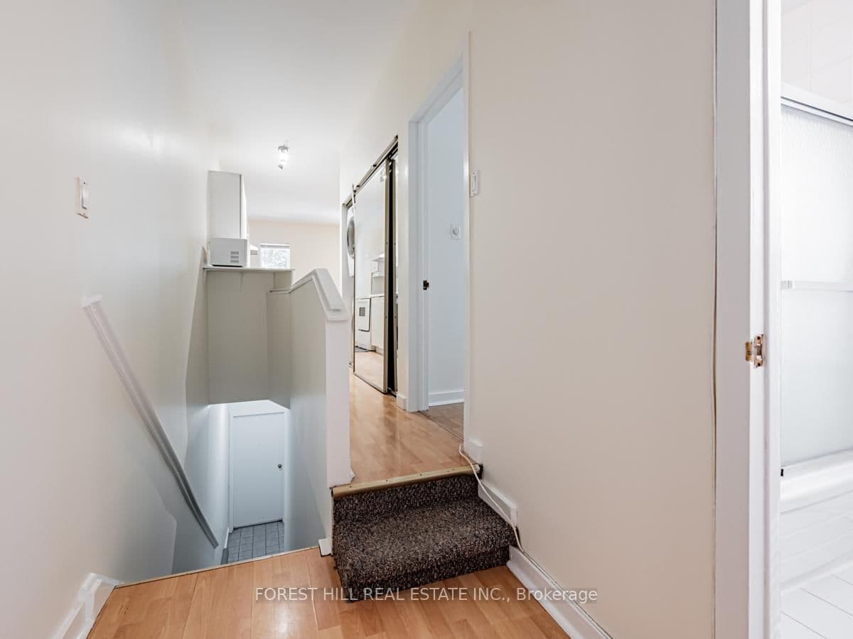 70 Macpherson Avenue, Unit Upper thumbnail 4