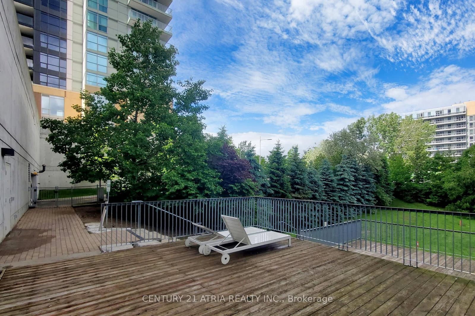 19 Singer Court, Unit 310 thumbnail 32