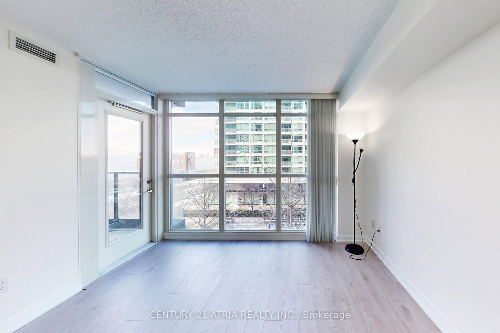 19 Singer Court, Unit 310 thumbnail 5