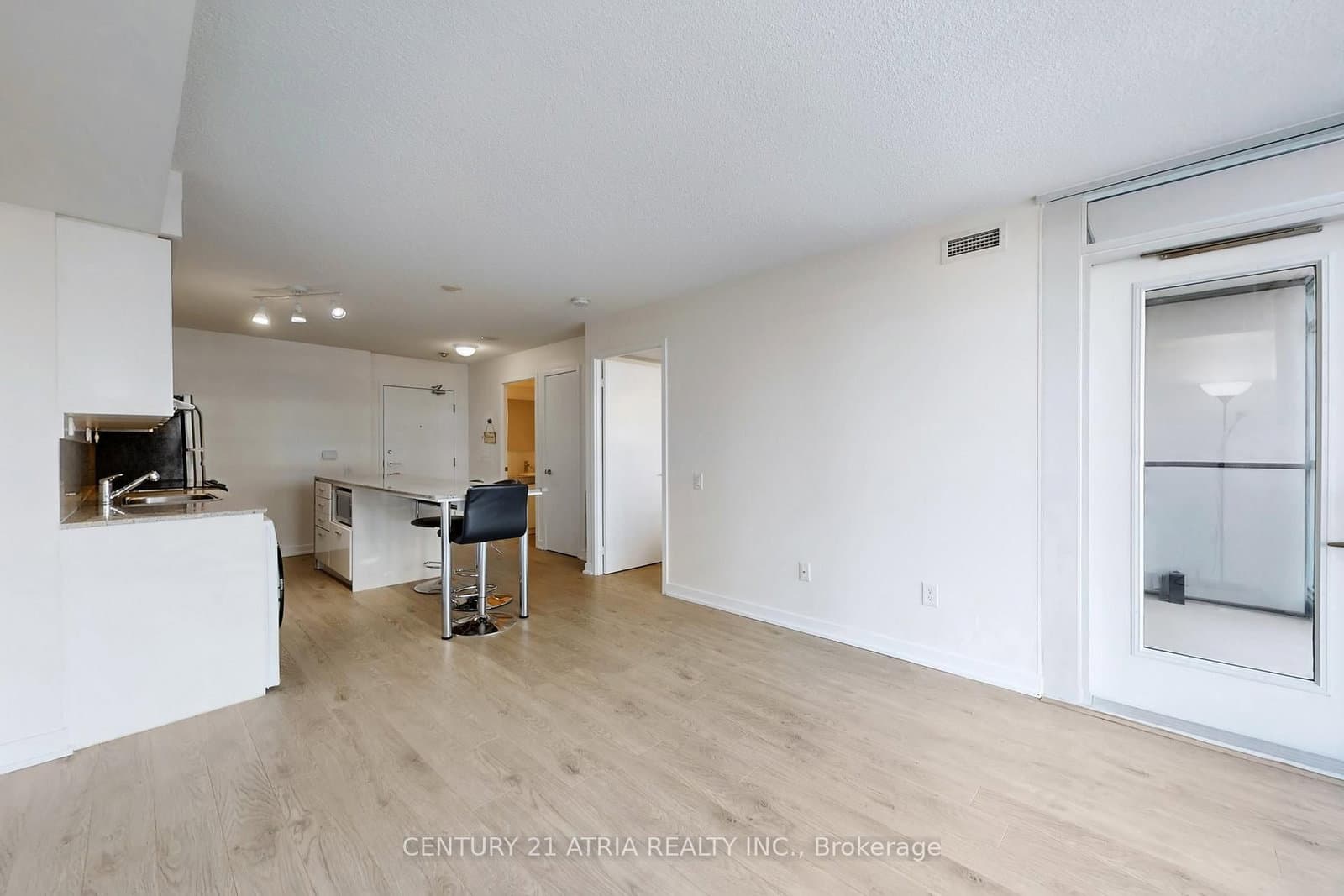 19 Singer Court, Unit 310 thumbnail 6