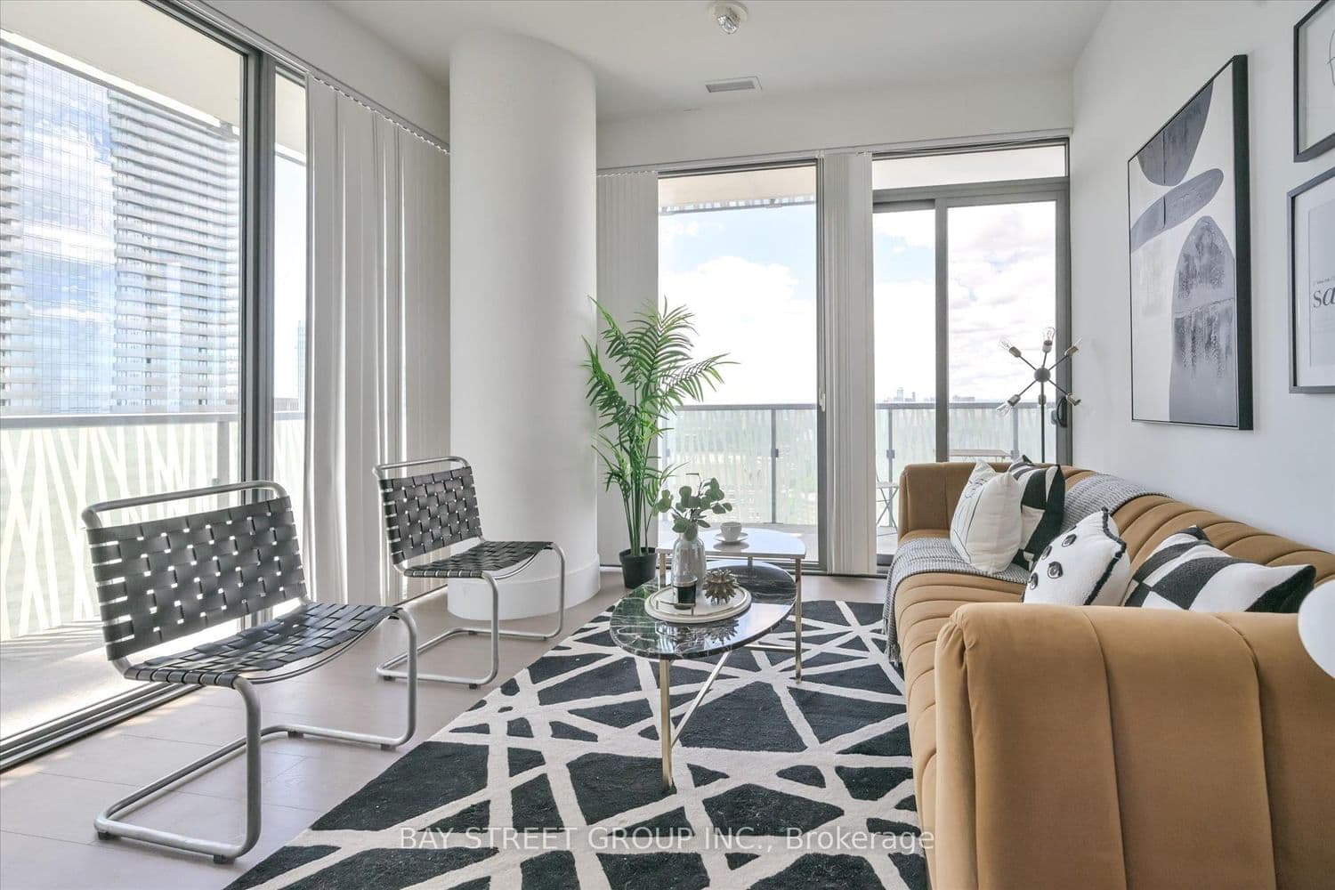 50 Charles Street E, Unit LPH4706 thumbnail 13