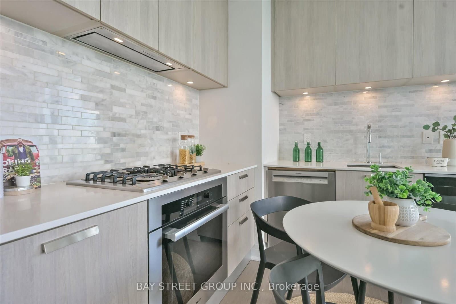 50 Charles Street E, Unit LPH4706 thumbnail 17