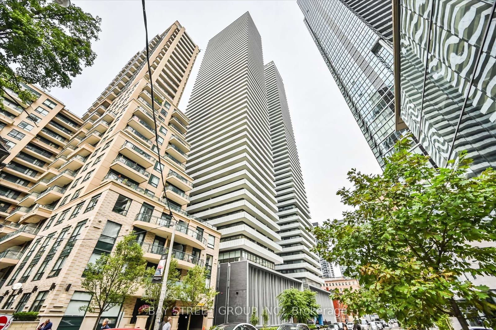 50 Charles Street E, Unit LPH4706 thumbnail 2