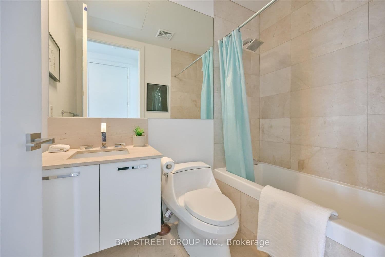 50 Charles Street E, Unit LPH4706 thumbnail 24