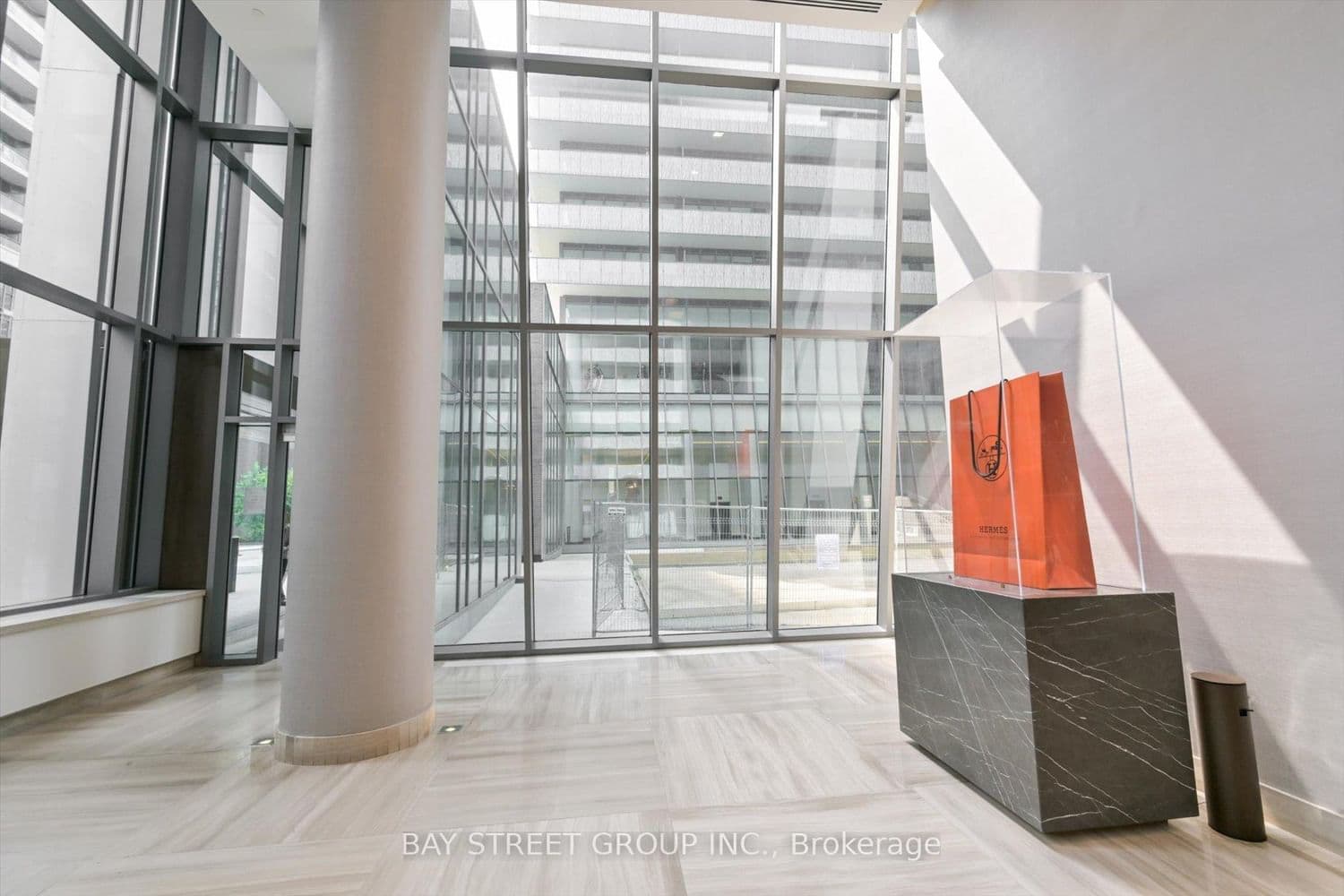50 Charles Street E, Unit LPH4706 thumbnail 8