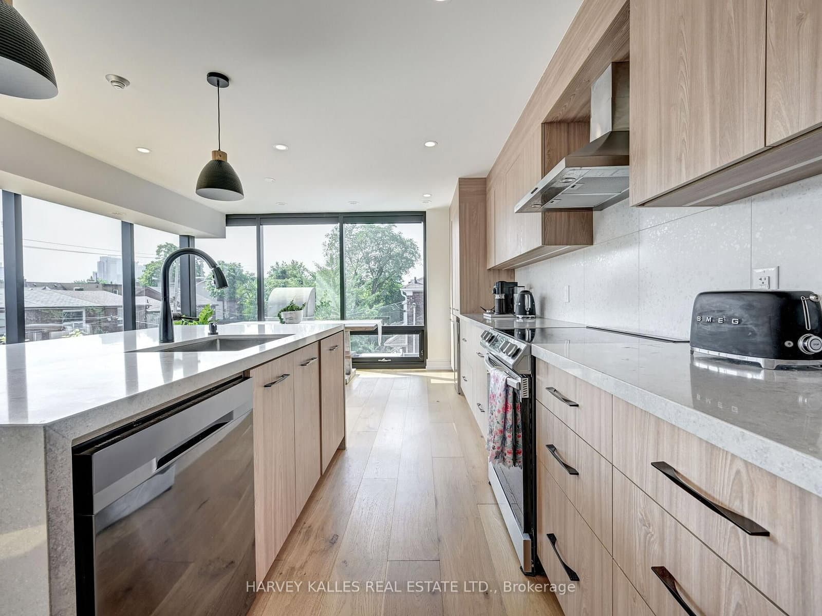 885 Dundas Street W thumbnail 25