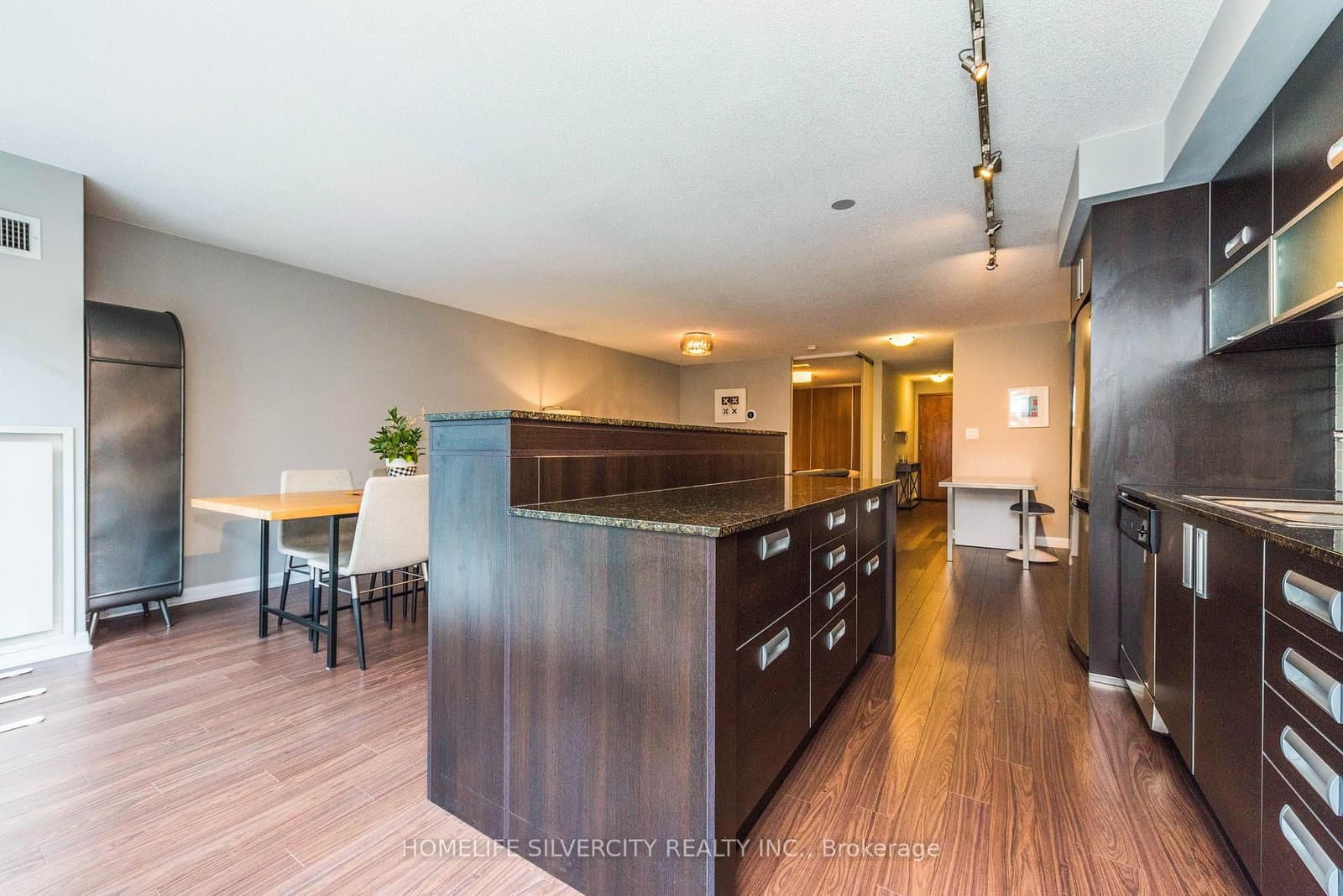 205 Frederick Street, Unit 404 thumbnail 9