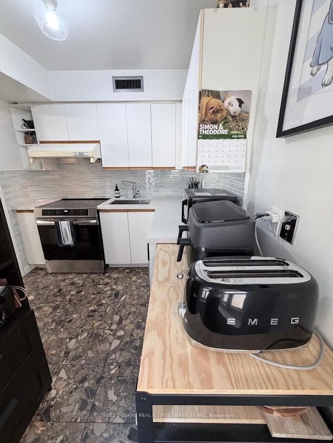55 Centre Avenue, Unit 2003 thumbnail 11