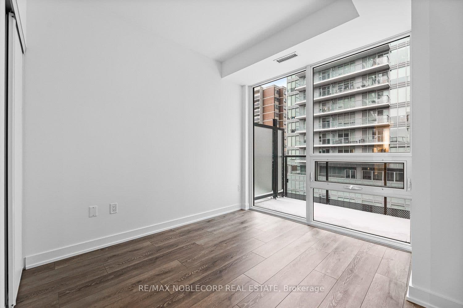 117 Broadway Avenue, Unit 817 thumbnail 14