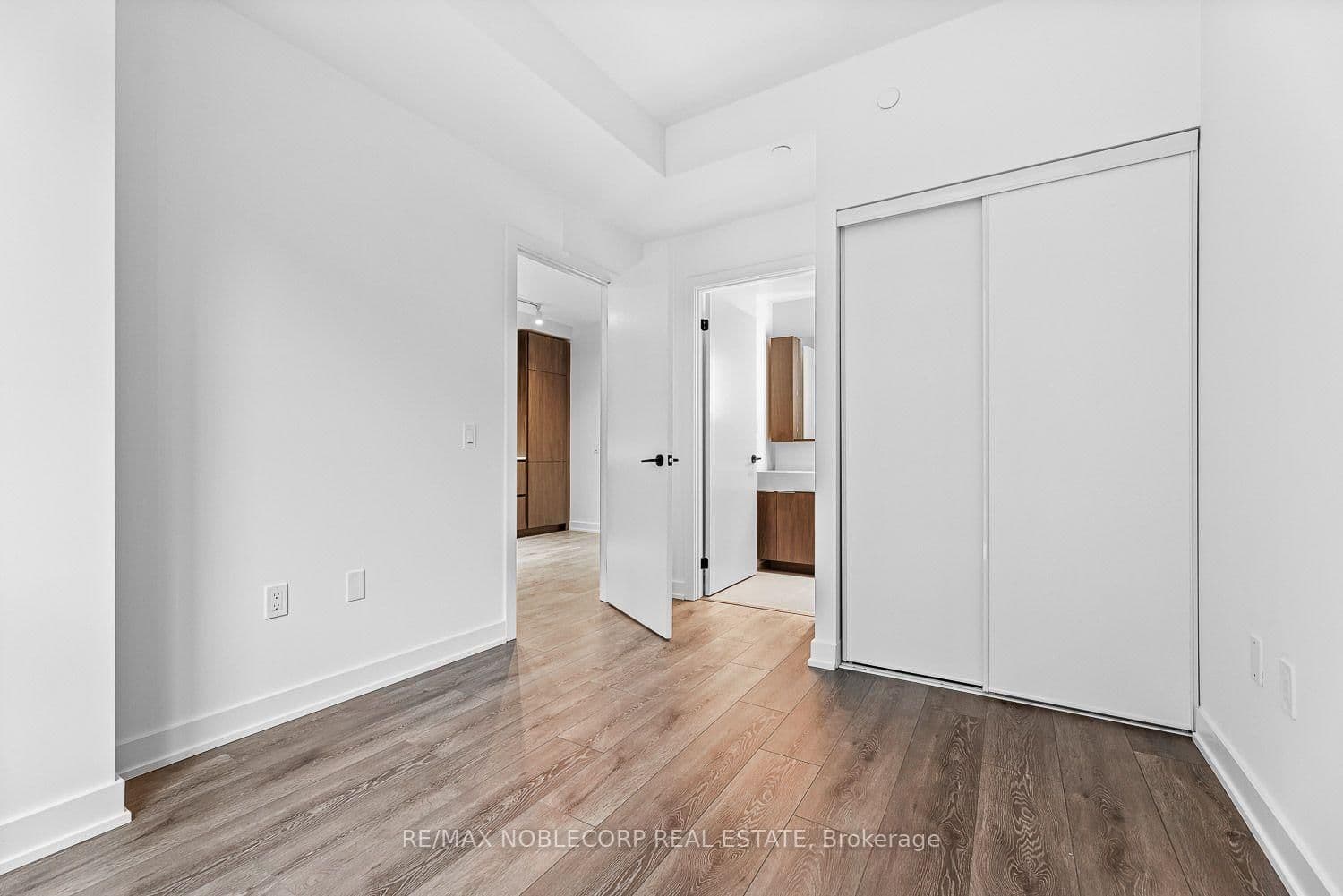 117 Broadway Avenue, Unit 817 thumbnail 15