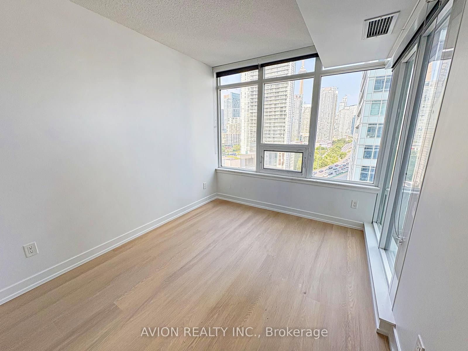 19 Bathurst Street, Unit 1609 thumbnail 9