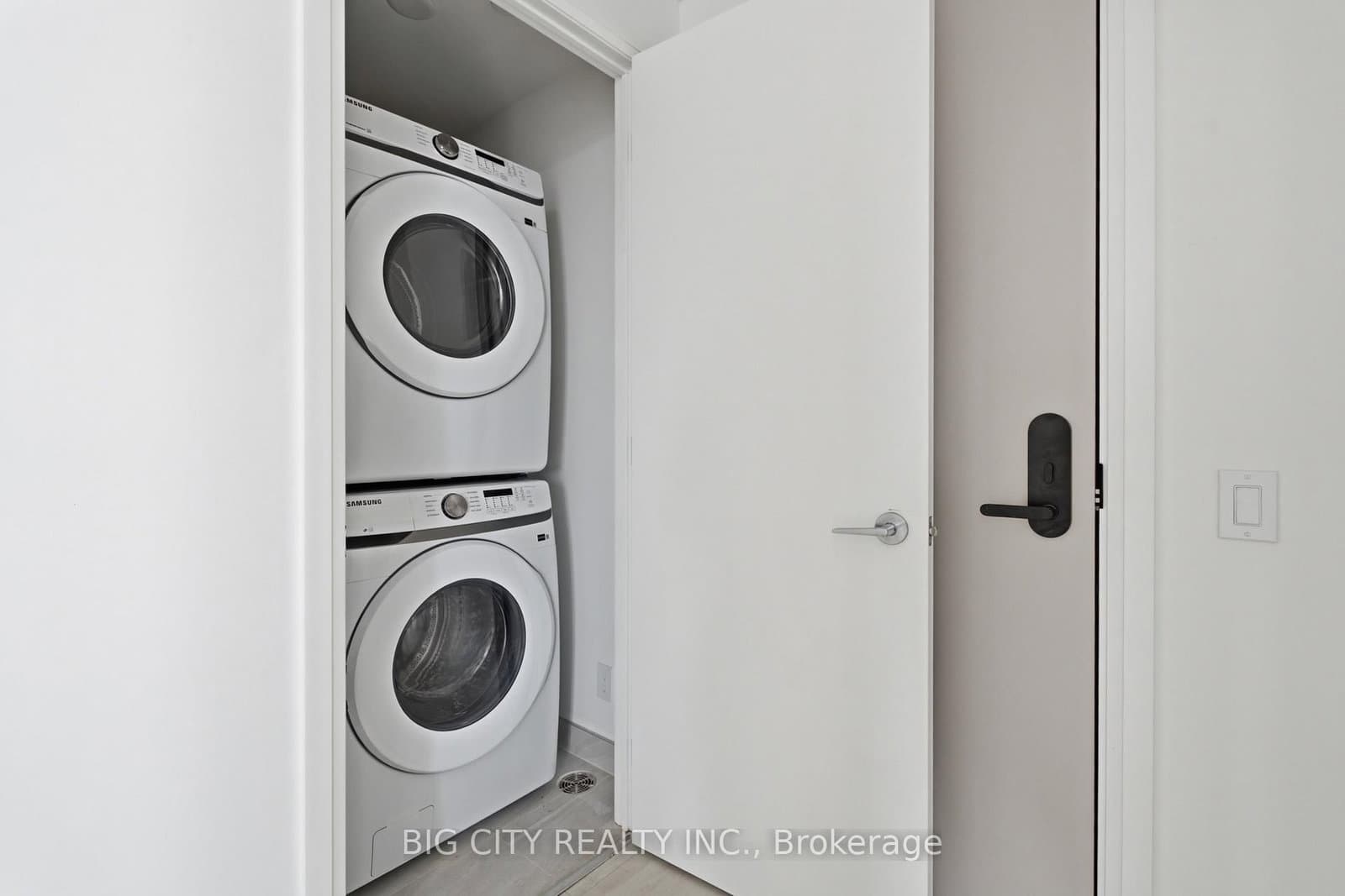 25 Frederick Todd Way, Unit 1002 thumbnail 14