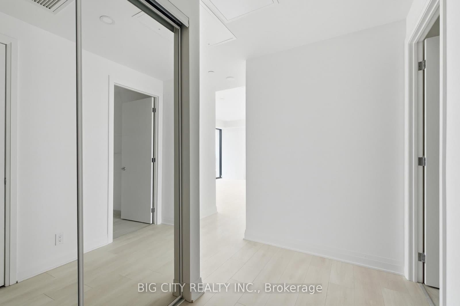 25 Frederick Todd Way, Unit 1002 thumbnail 2