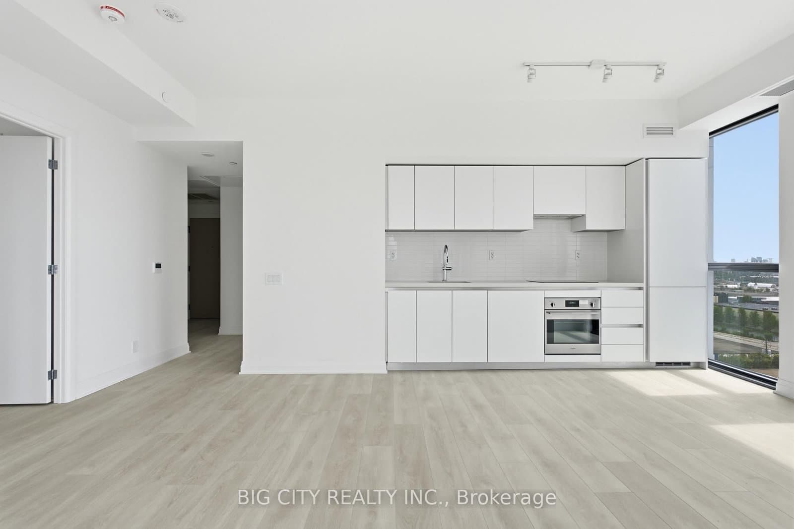 25 Frederick Todd Way, Unit 1002 thumbnail 5