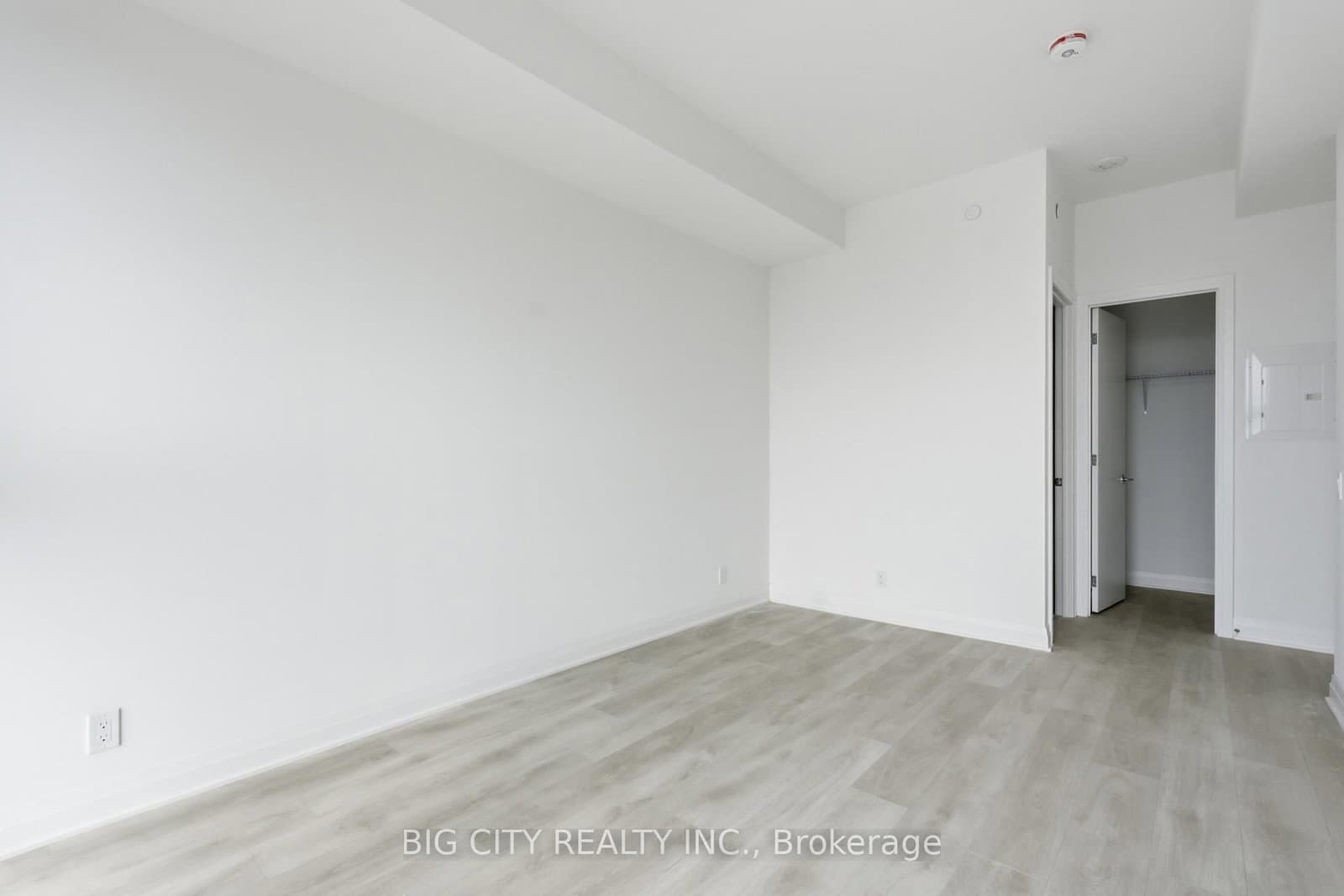25 Frederick Todd Way, Unit 1002 thumbnail 9