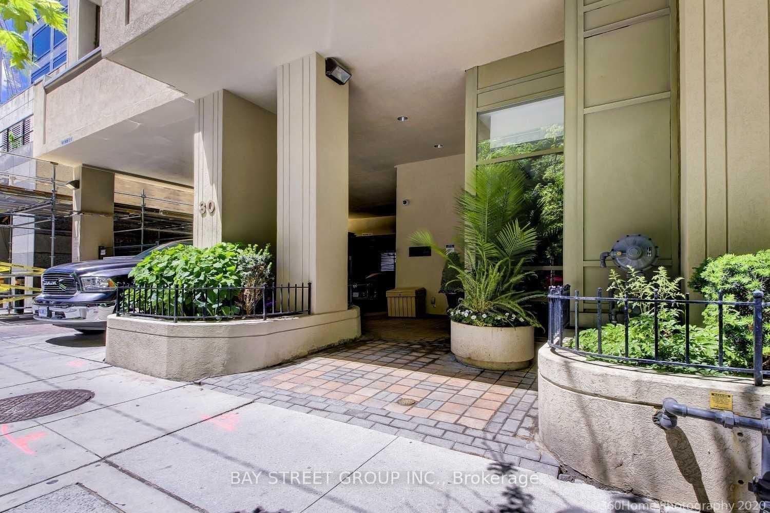 30 Hayden Street, Unit 405 thumbnail 3