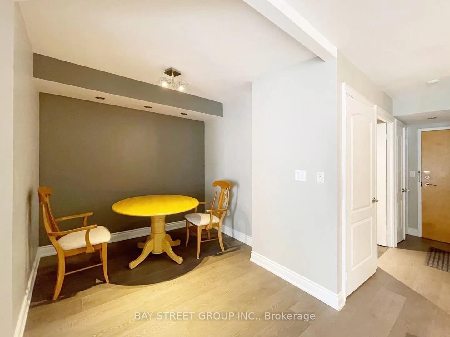 30 Hayden Street, Unit 405 thumbnail 9