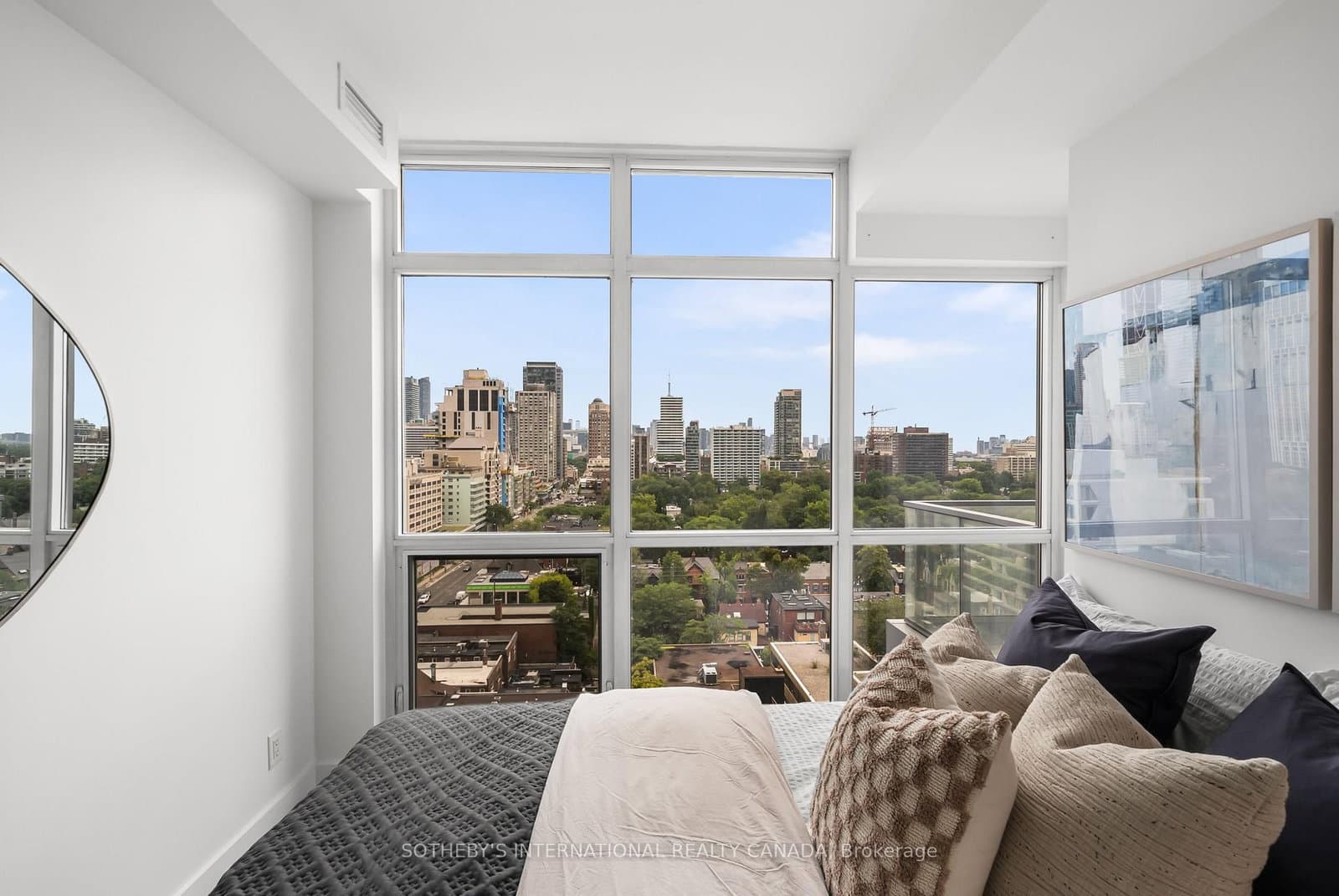 170 Avenue Road, Unit 1503 thumbnail 13