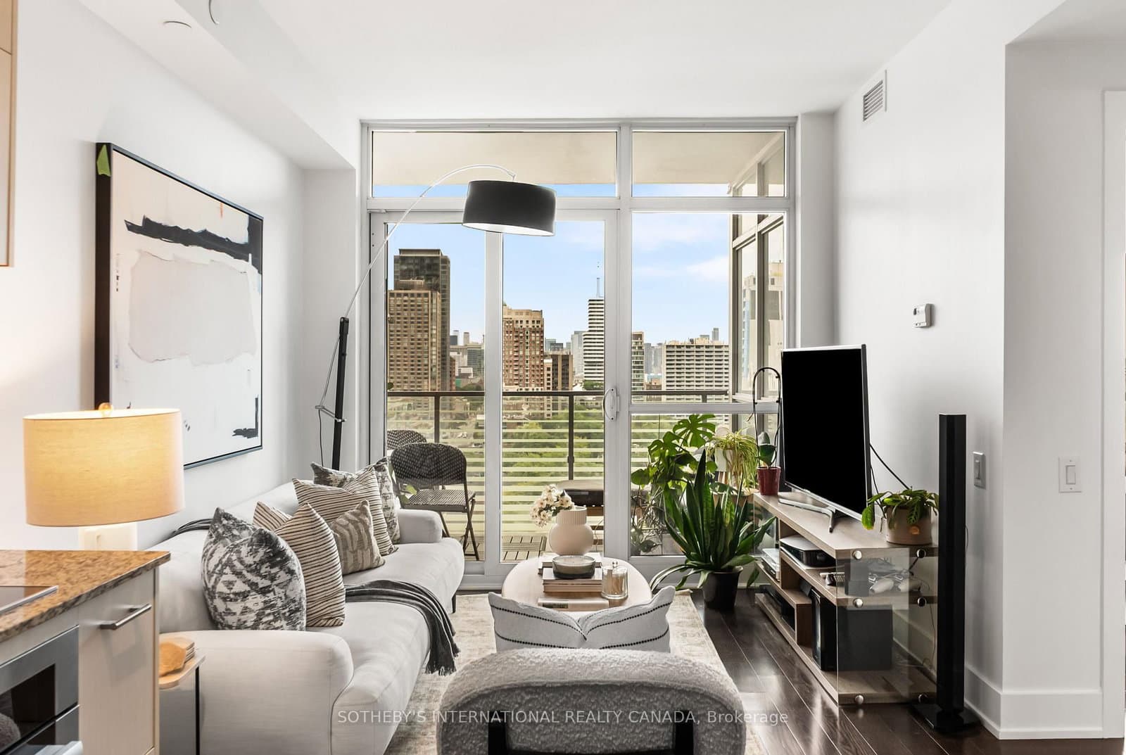 170 Avenue Road, Unit 1503 thumbnail 20
