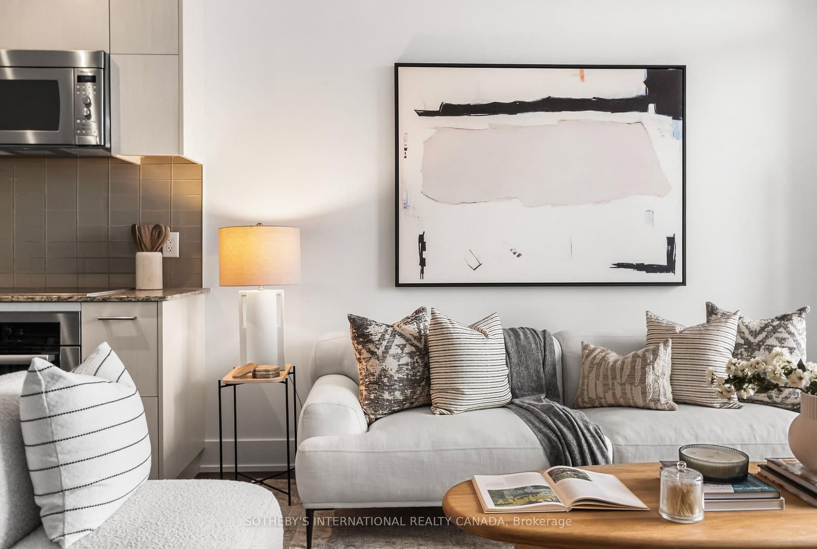 170 Avenue Road, Unit 1503 thumbnail 3