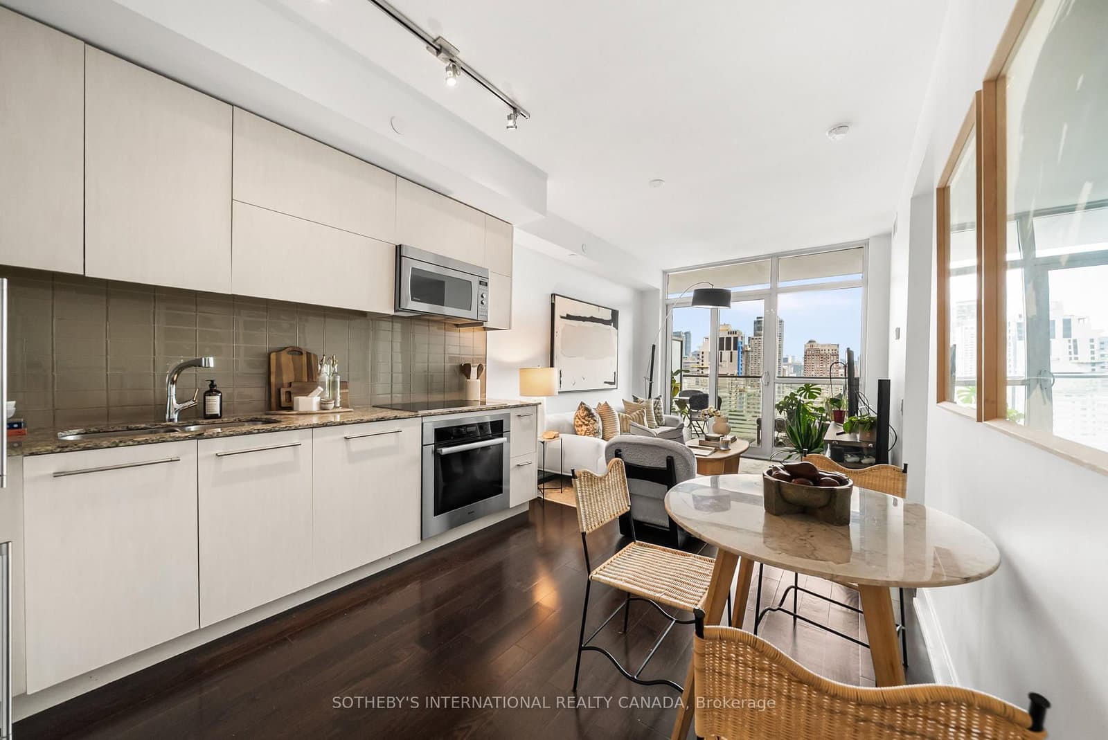 170 Avenue Road, Unit 1503 thumbnail 6