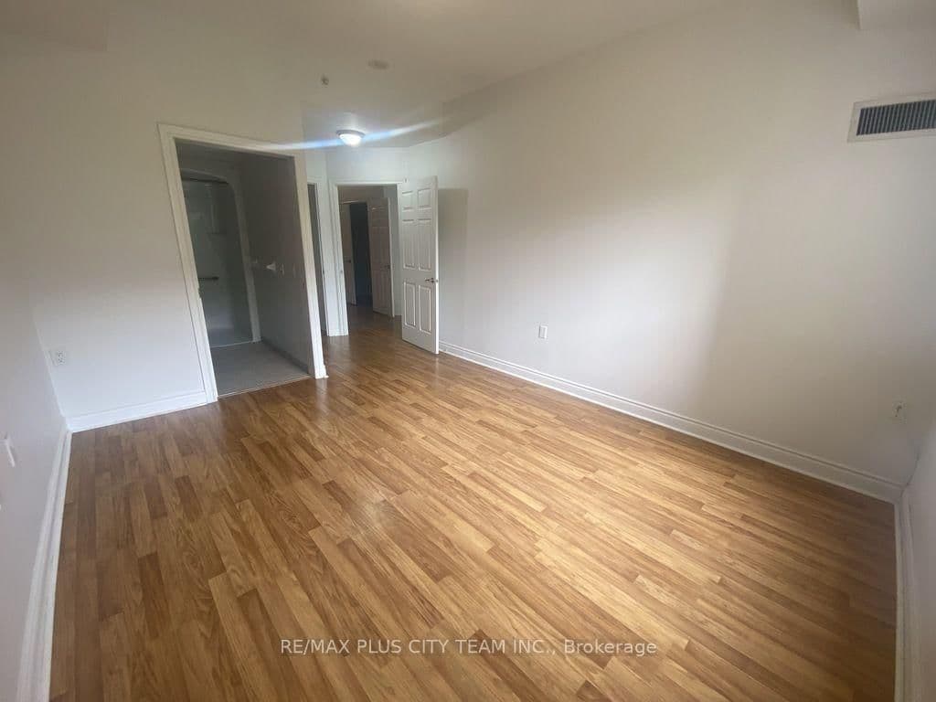 12 Rean Drive, Unit 210 thumbnail 8