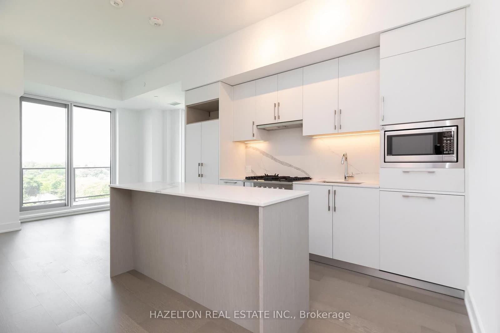 8 Manor Road W, Unit 904 thumbnail 10