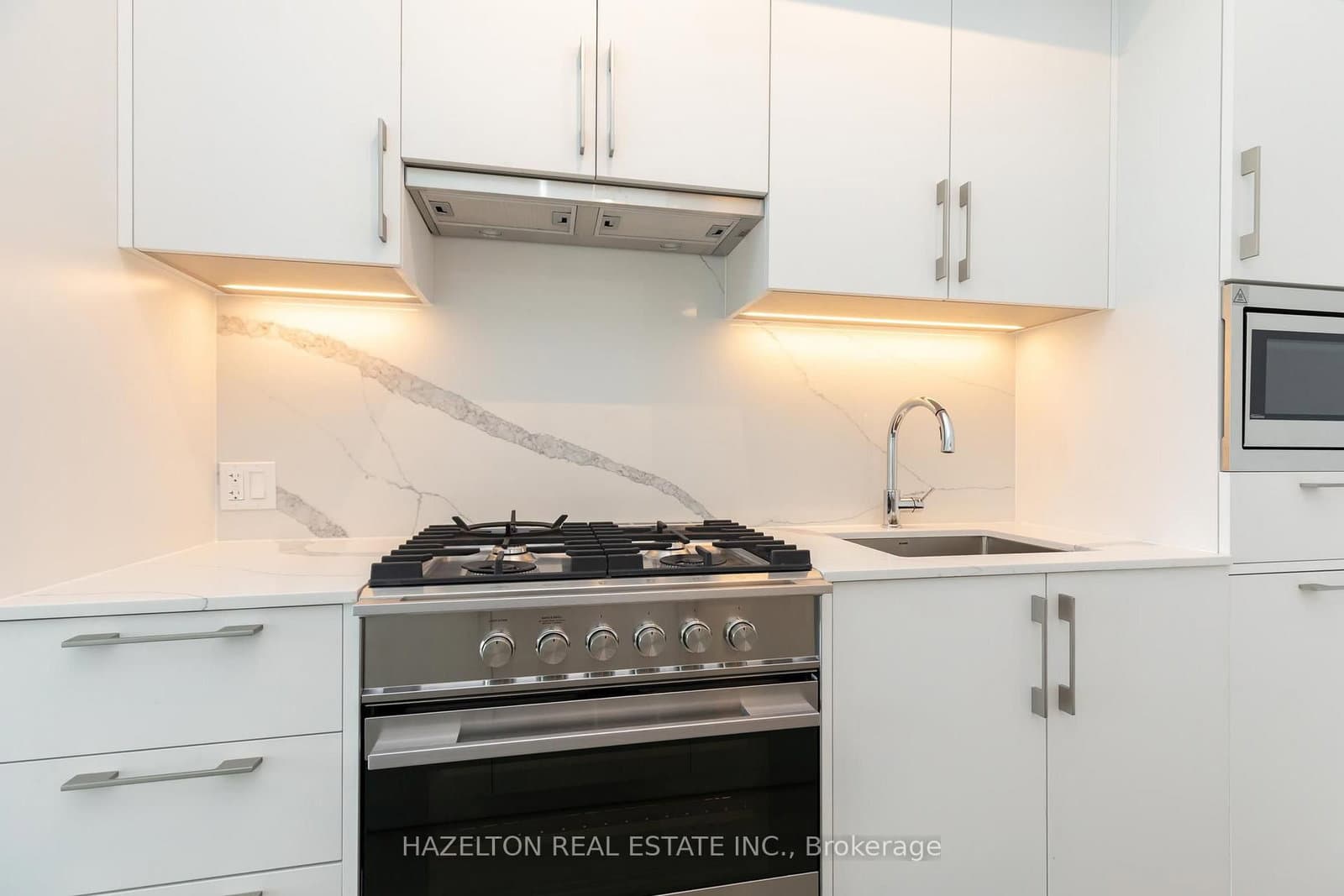 8 Manor Road W, Unit 904 thumbnail 11