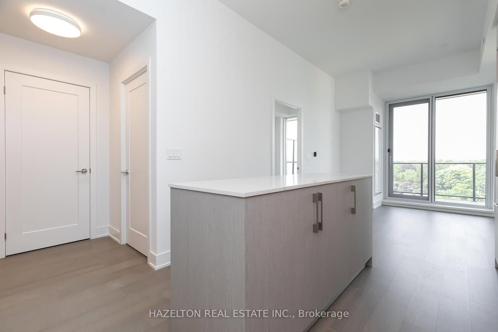 8 Manor Road W, Unit 904 thumbnail 14