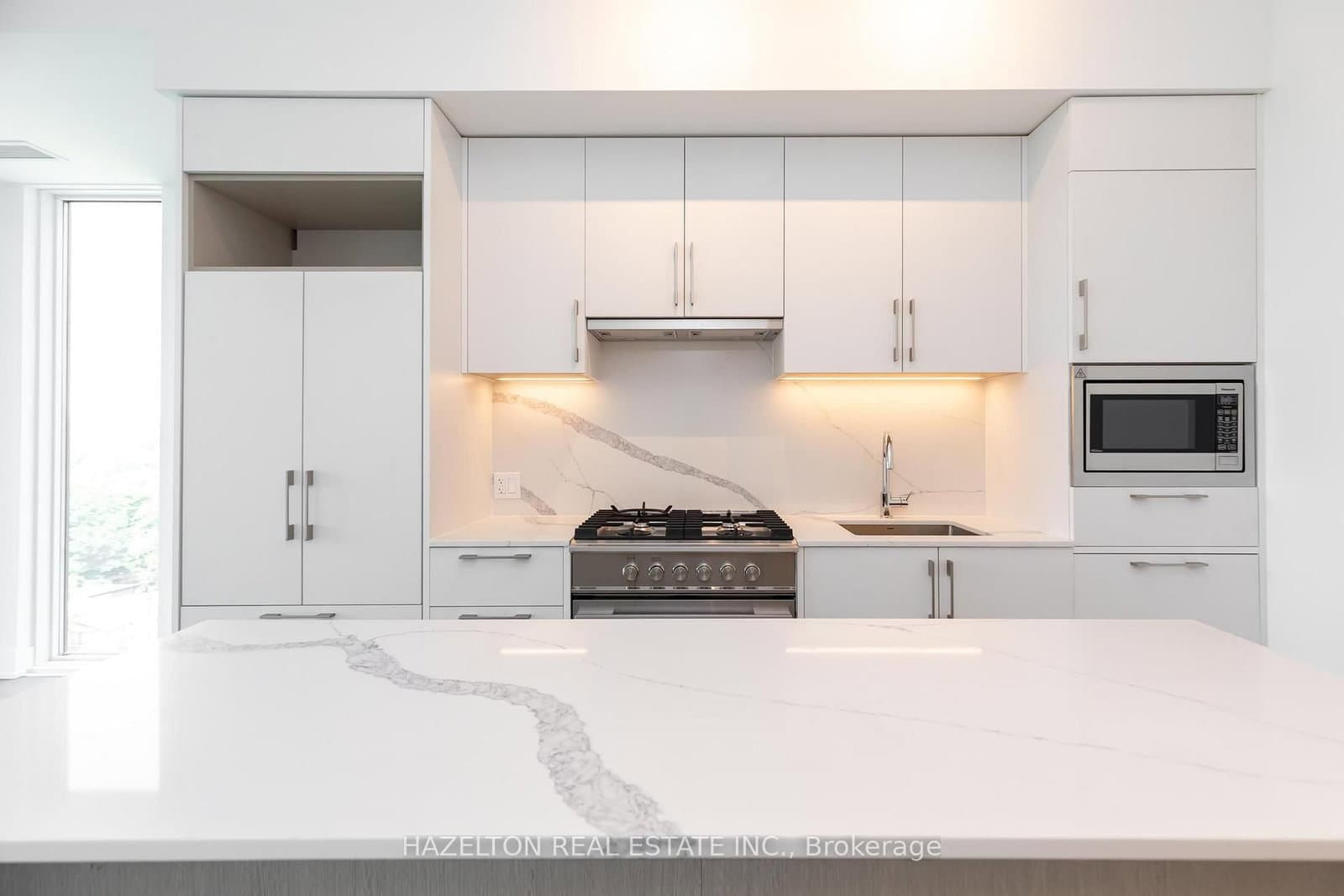 8 Manor Road W, Unit 904 thumbnail 15