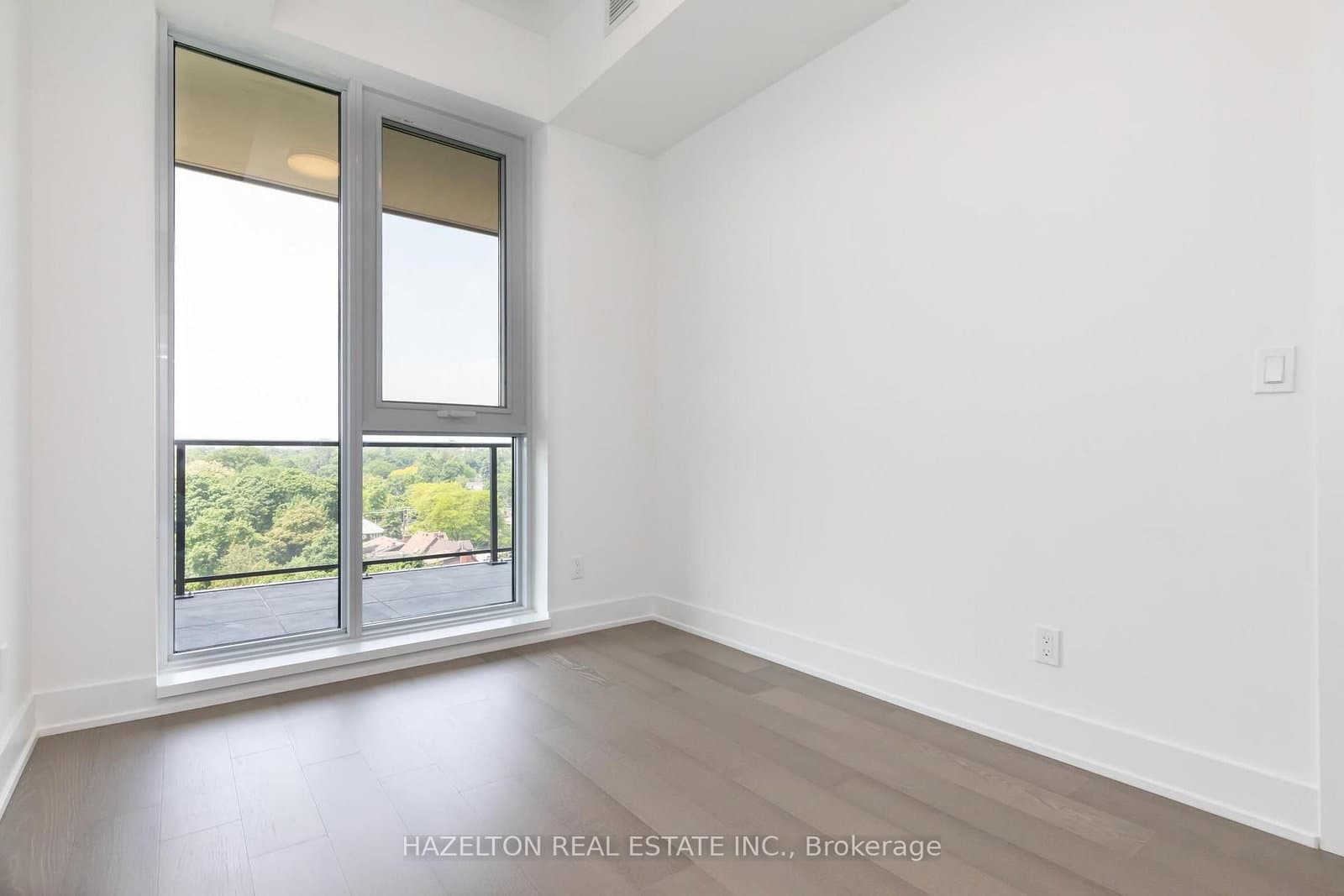 8 Manor Road W, Unit 904 thumbnail 19