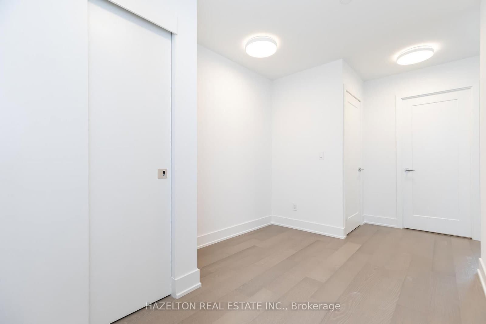 8 Manor Road W, Unit 904 thumbnail 21
