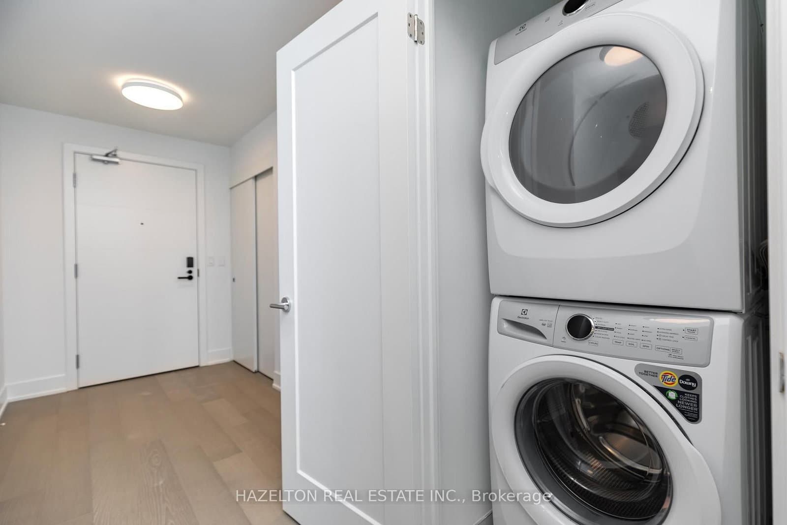 8 Manor Road W, Unit 904 thumbnail 24